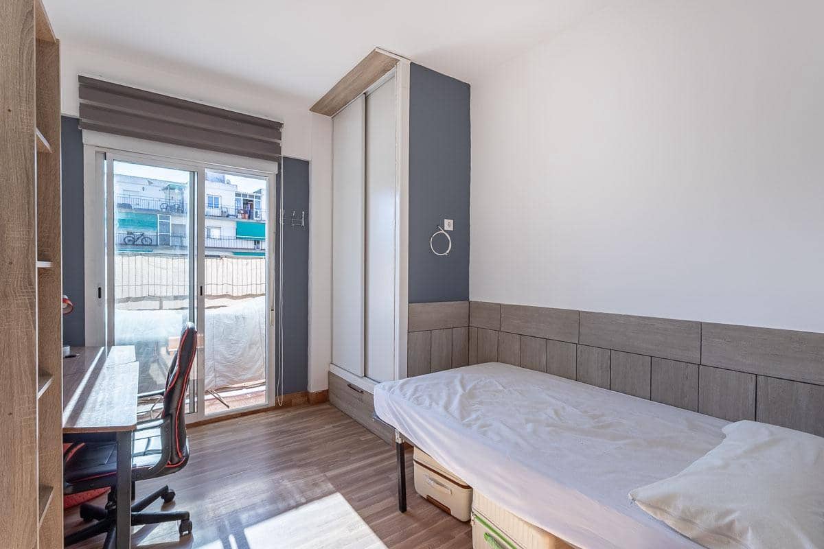 3 soveværelse Lejlighed til salg i Granada by - € 220.000 (Ref: 9255194)