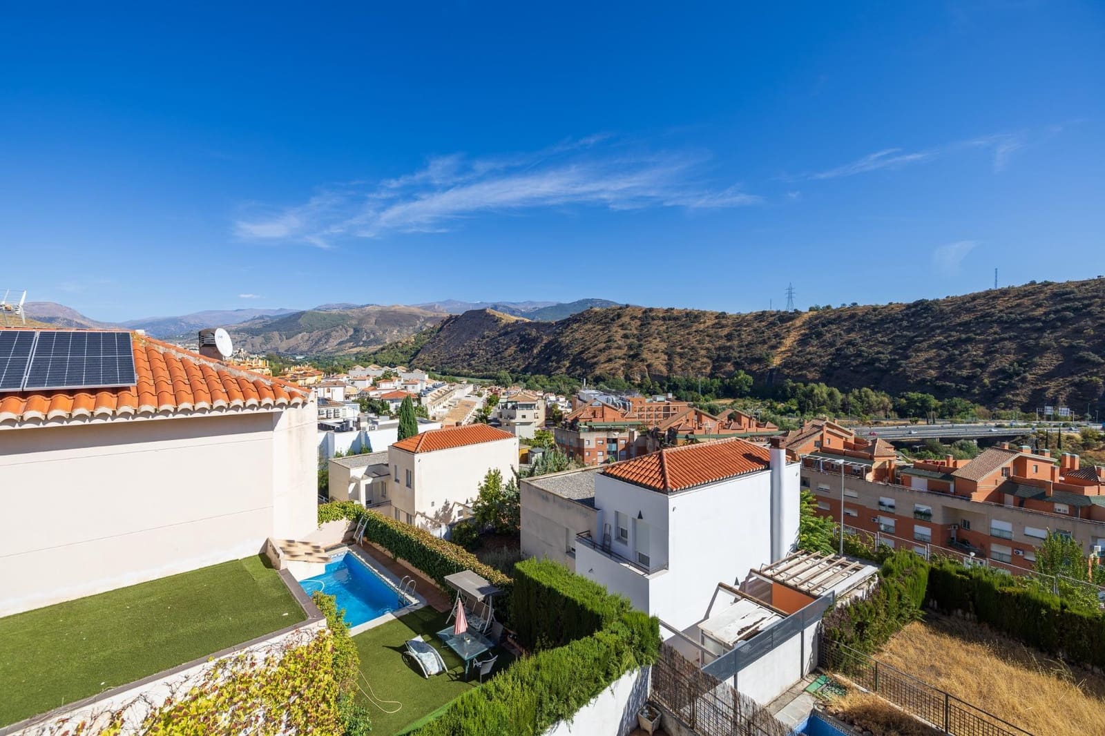 Chalet de 5 habitaciones en Granada ciudad en venta con garaje - 545.000 € (Ref: 9257574)