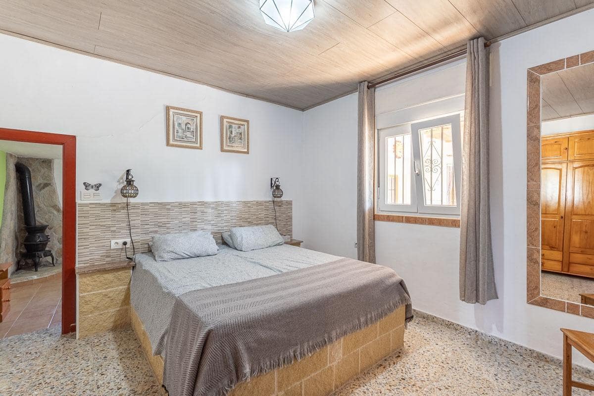 7 bedroom Villa for sale in Montefrio - € 350,000 (Ref: 9257576)