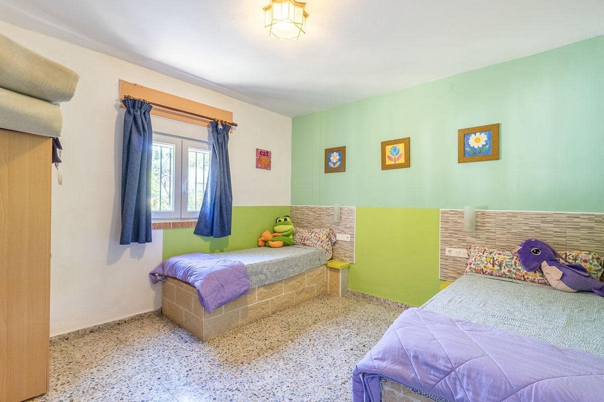 7 bedroom Villa for sale in Montefrio - € 350,000 (Ref: 9257576)