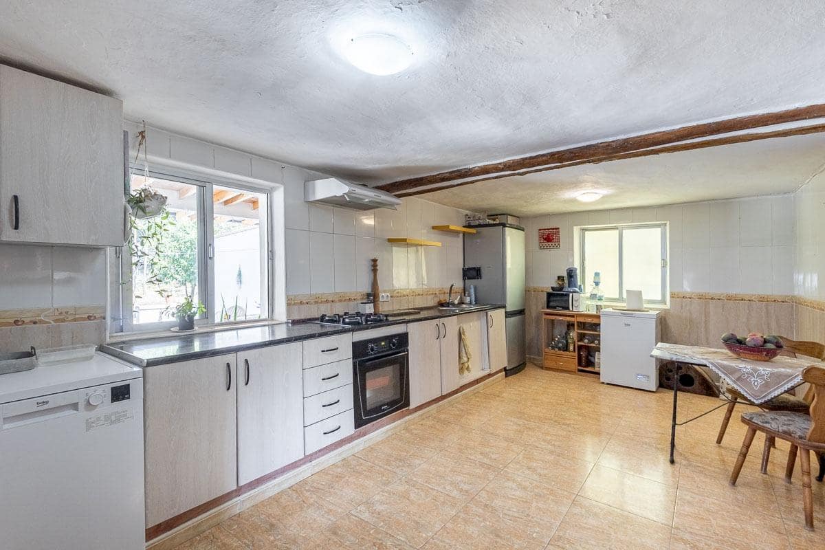 7 bedroom Villa for sale in Montefrio - € 350,000 (Ref: 9257576)