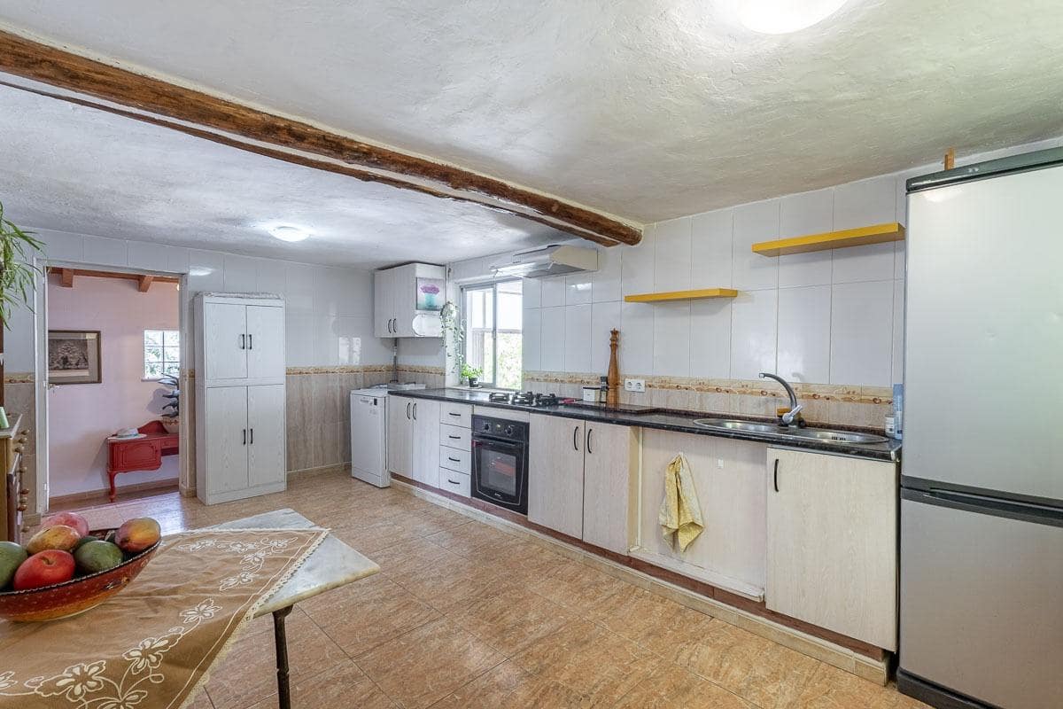 7 bedroom Villa for sale in Montefrio - € 350,000 (Ref: 9257576)