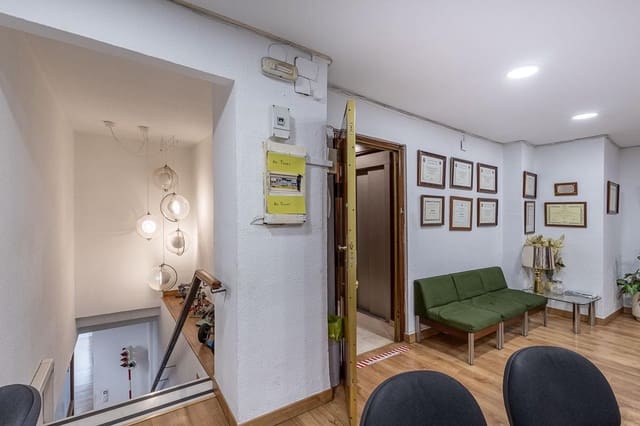 Erhverv til salg i Granada by - € 819.000 (Ref: 9257578)