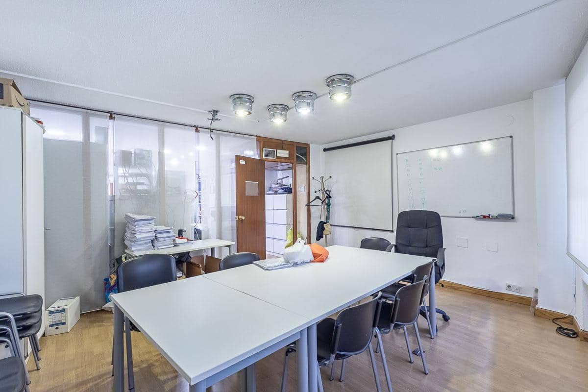 Commercieel te koop in Granada stad - € 490.000 (Ref: 9257580)