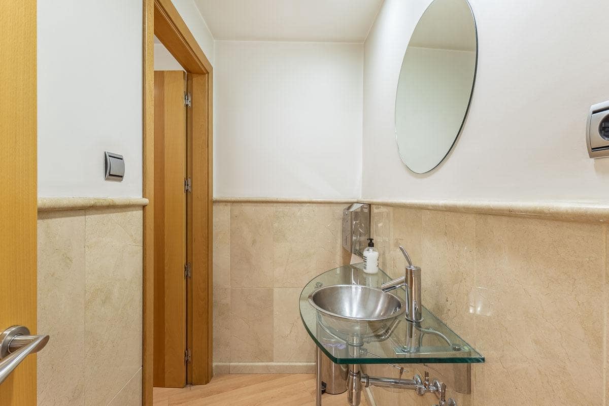 Erhverv til salg i Granada by - € 495.000 (Ref: 9257581)