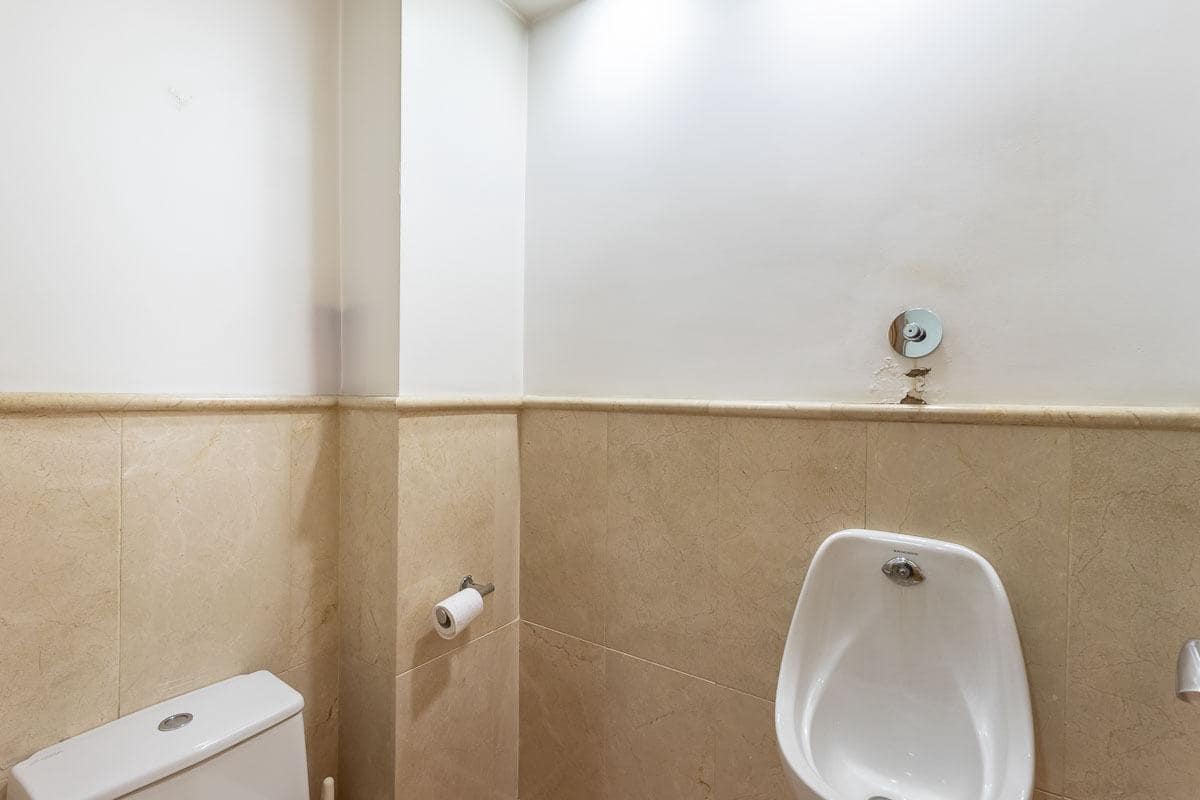 Erhverv til salg i Granada by - € 495.000 (Ref: 9257581)