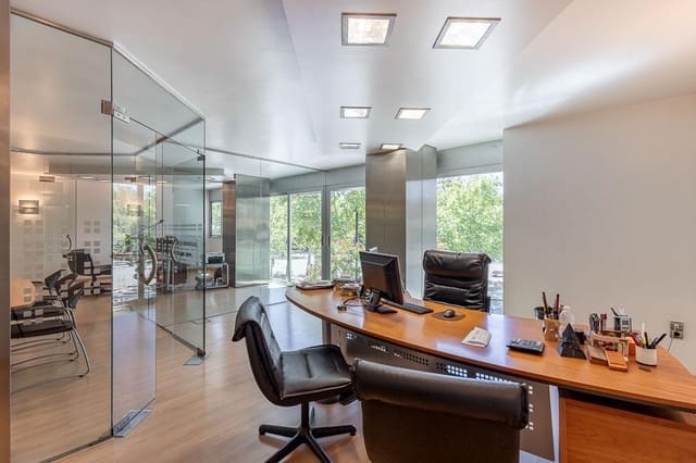 Commercial for sale in Granada city - € 495,000 (Ref: 9257581)