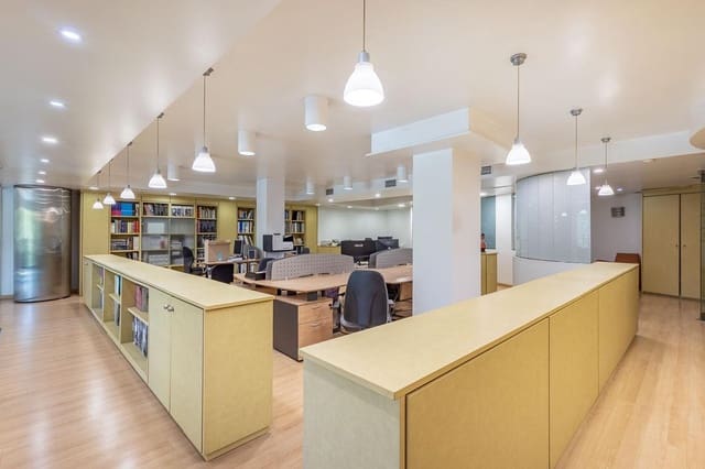 Commercial for sale in Granada city - € 495,000 (Ref: 9257581)