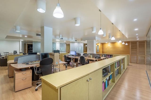 Commercial for sale in Granada city - € 495,000 (Ref: 9257581)