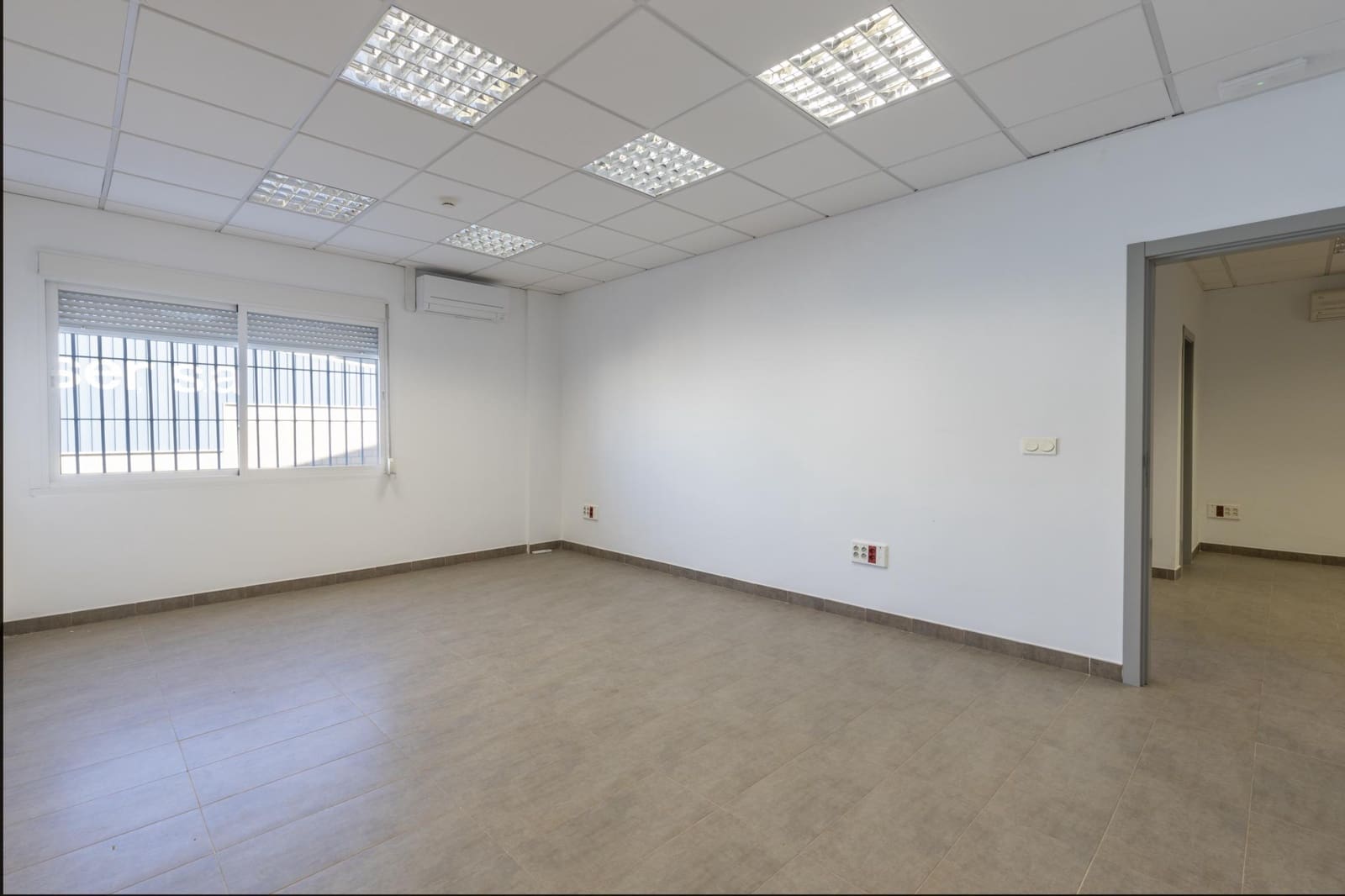 Biznes na sprzedaż w Durcal - 630 000 € (Ref: 9264370)