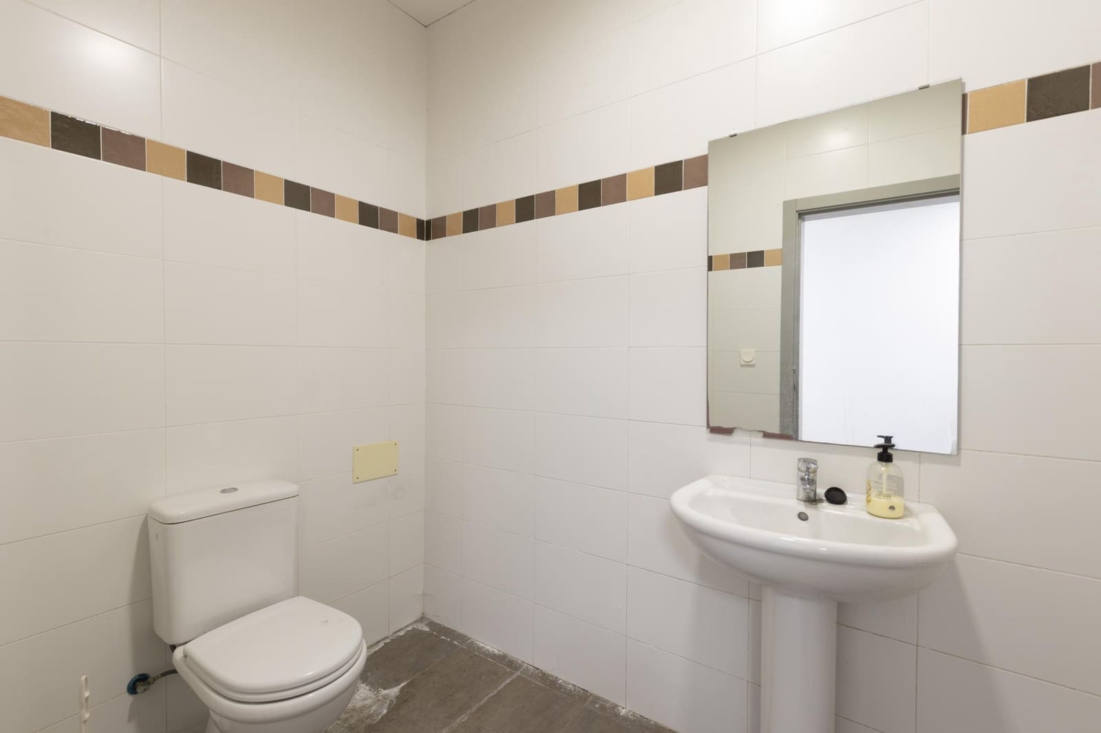 Biznes na sprzedaż w Durcal - 630 000 € (Ref: 9264370)