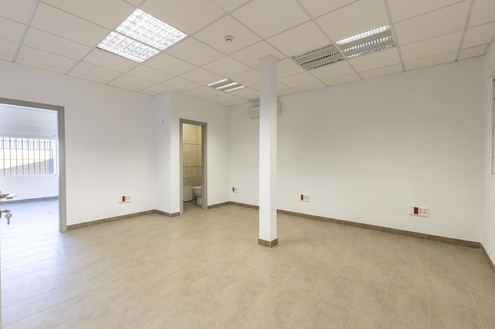 Biznes na sprzedaż w Durcal - 630 000 € (Ref: 9264370)