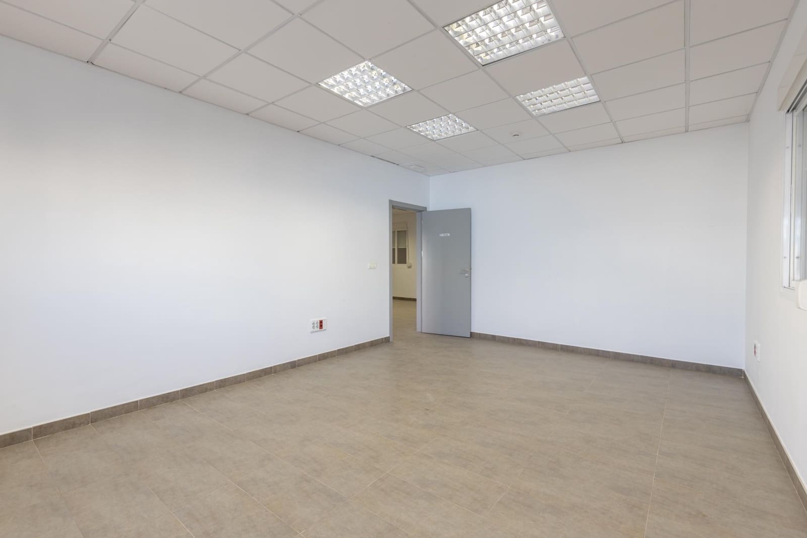 Biznes na sprzedaż w Durcal - 630 000 € (Ref: 9264370)