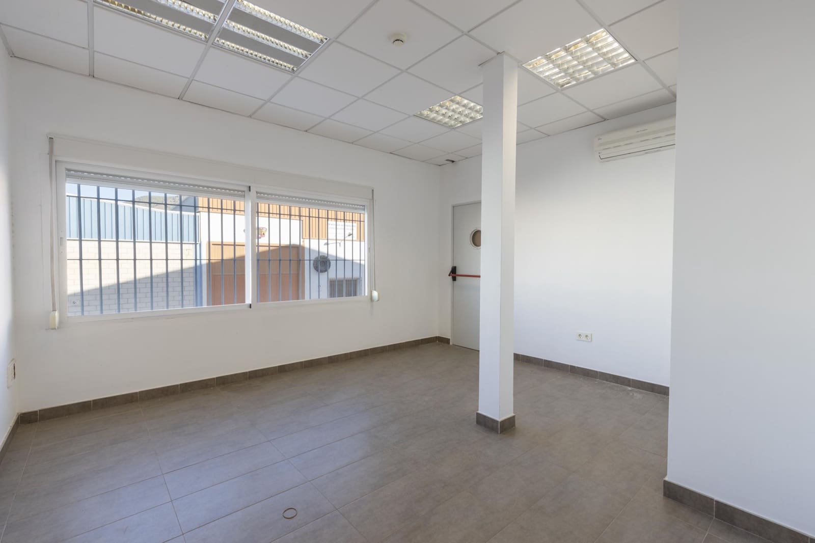 Biznes na sprzedaż w Durcal - 630 000 € (Ref: 9264370)