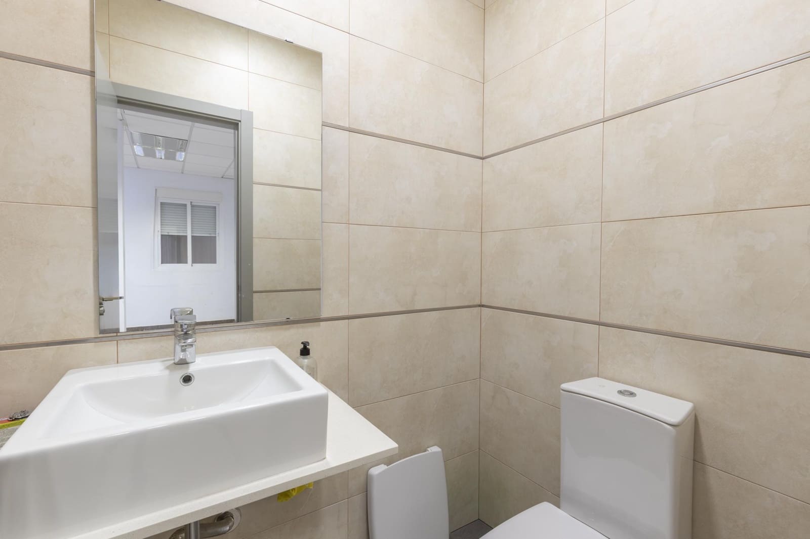 Biznes na sprzedaż w Durcal - 630 000 € (Ref: 9264370)