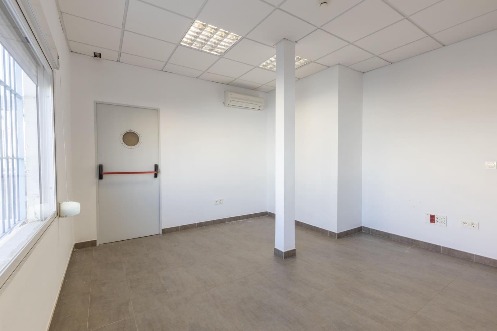 Biznes na sprzedaż w Durcal - 630 000 € (Ref: 9264370)