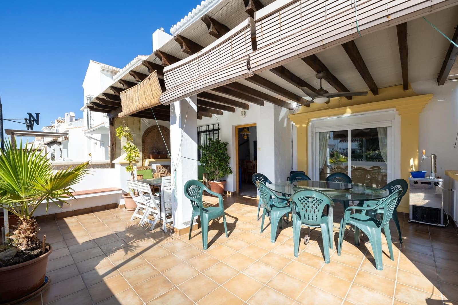 8 soveværelse Semi-Rækkehus til salg i Calahonda - € 480.000 (Ref: 9269581)