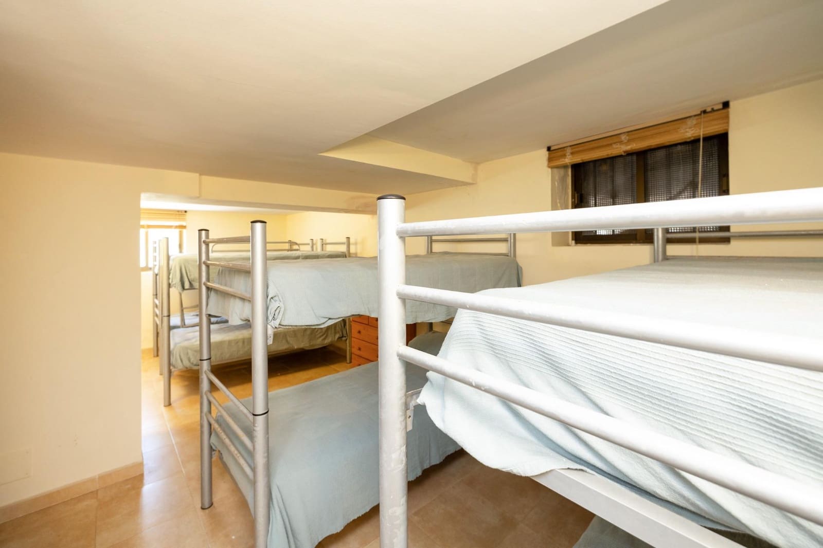 8 soveværelse Semi-Rækkehus til salg i Calahonda - € 480.000 (Ref: 9269581)