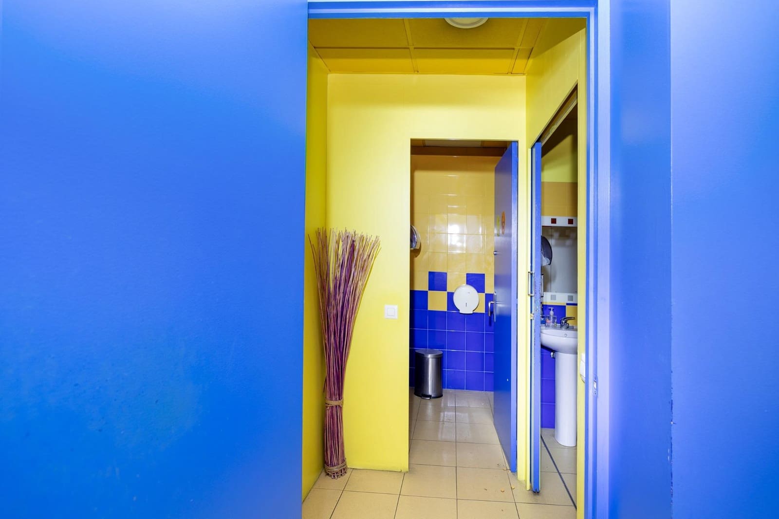 Erhverv til salg i Granada by - € 420.000 (Ref: 9269582)