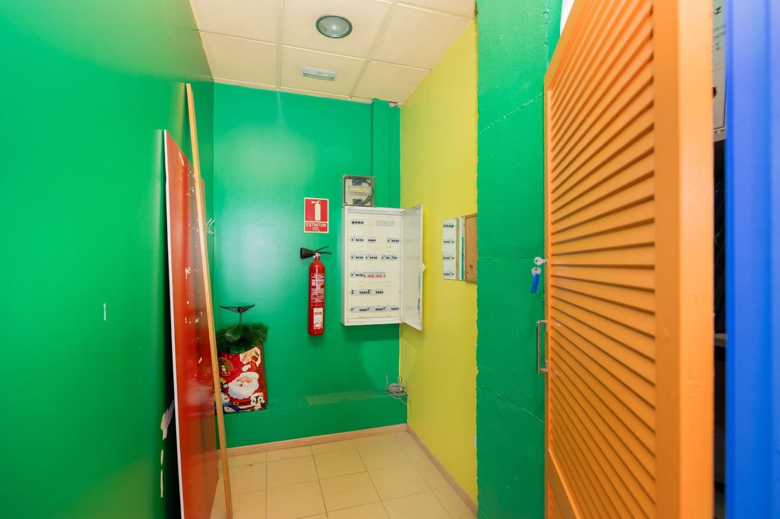 Erhverv til salg i Granada by - € 420.000 (Ref: 9269582)