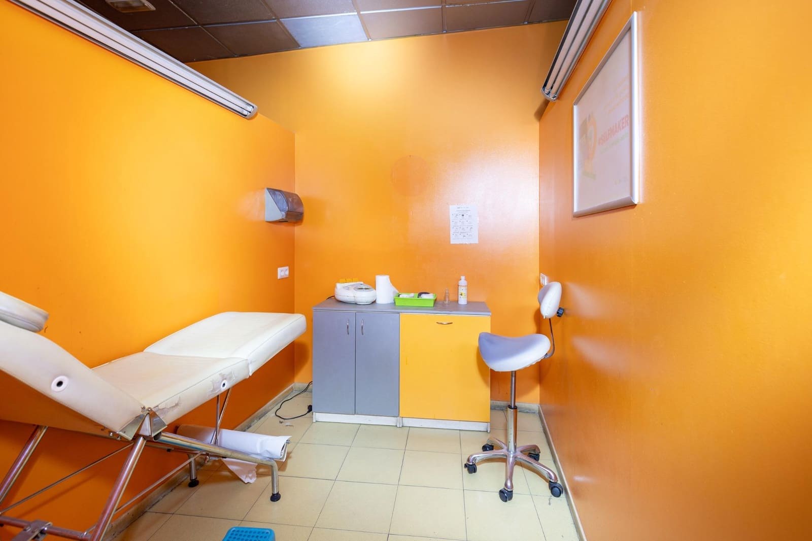 Erhverv til salg i Granada by - € 420.000 (Ref: 9269582)