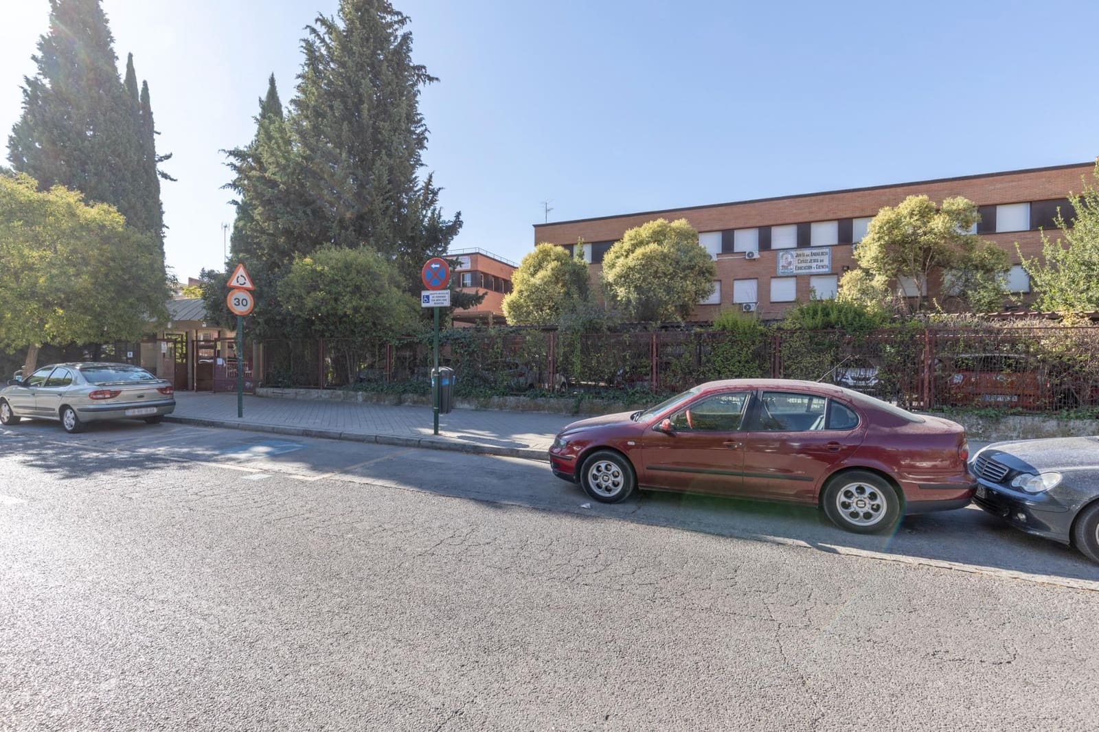 Commercieel te koop in Granada stad - € 125.000 (Ref: 9269595)