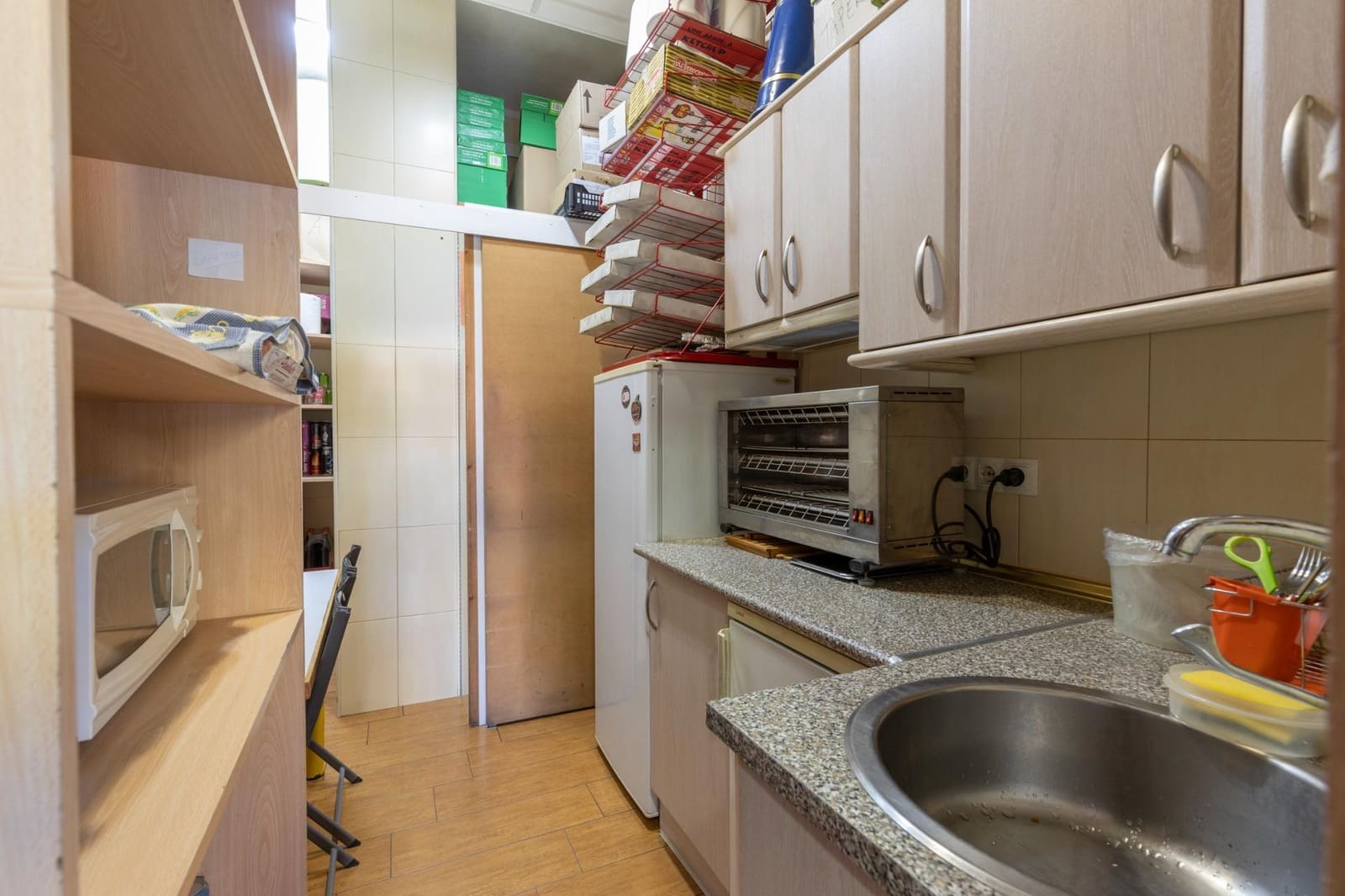 Commercieel te koop in Granada stad - € 125.000 (Ref: 9269595)