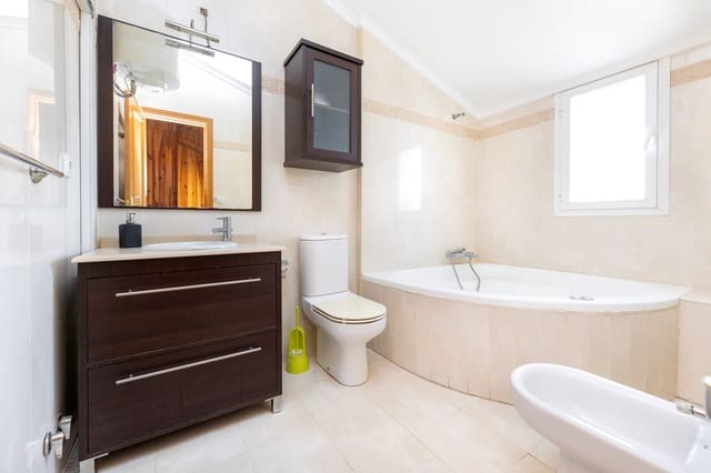 4 Zimmer Reihenhaus zu verkaufen in Atarfe mit Pool Garage - 265.000 € (Ref: 9272482)