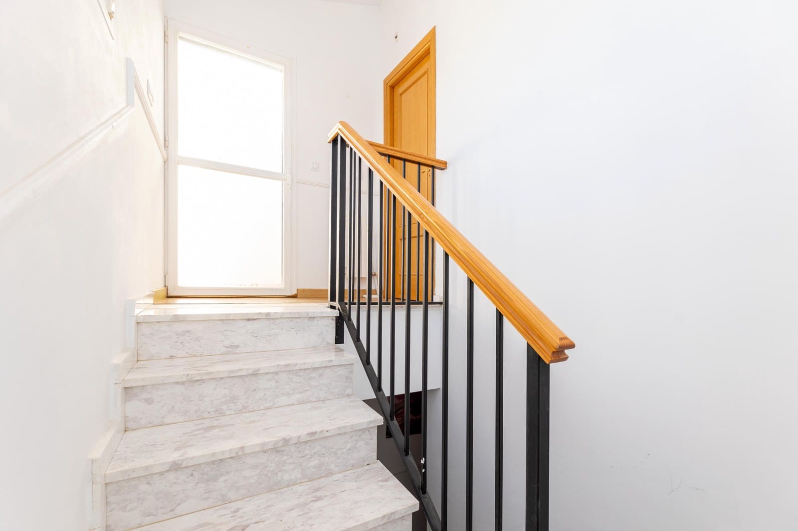 4 slaapkamer Rijtjeshuis te koop in Atarfe met zwembad garage - € 255.000 (Ref: 9272482)