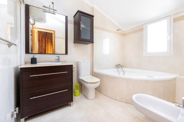 Adosado de 4 habitaciones en Atarfe en venta con piscina - 240.000 € (Ref: 9272482)