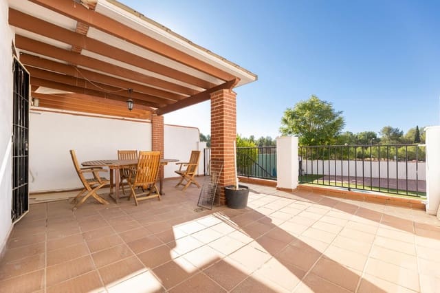 Adosado de 4 habitaciones en Atarfe en venta con piscina - 240.000 € (Ref: 9272482)