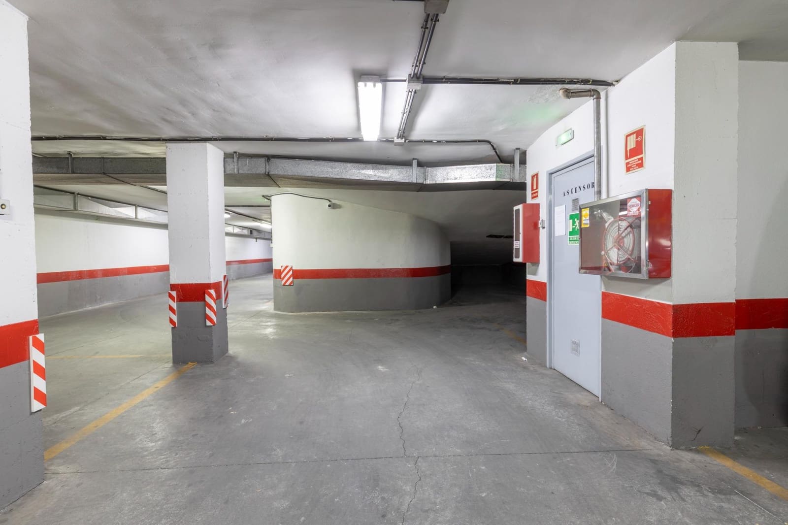 Garasje til salgs i Granada by - € 30 000 (Ref: 9272487)