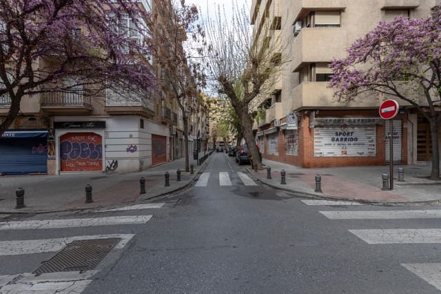 Garasje til salgs i Centro, Granada by - € 30 000 (Ref: 9272487)