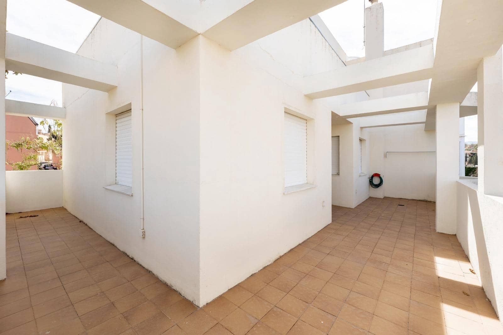 3 soveværelse Villa til salg i Granada by med swimmingpool garage - € 699.000 (Ref: 9272489)