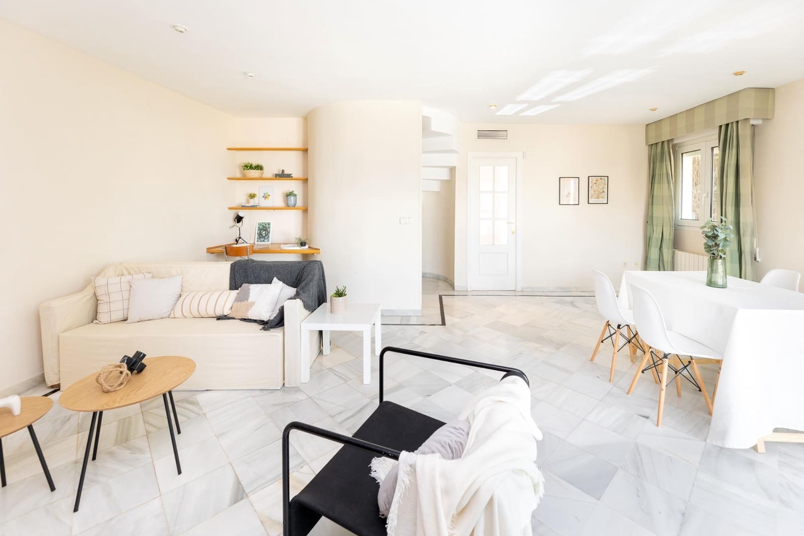 3 soveværelse Villa til salg i Granada by med swimmingpool garage - € 699.000 (Ref: 9272489)