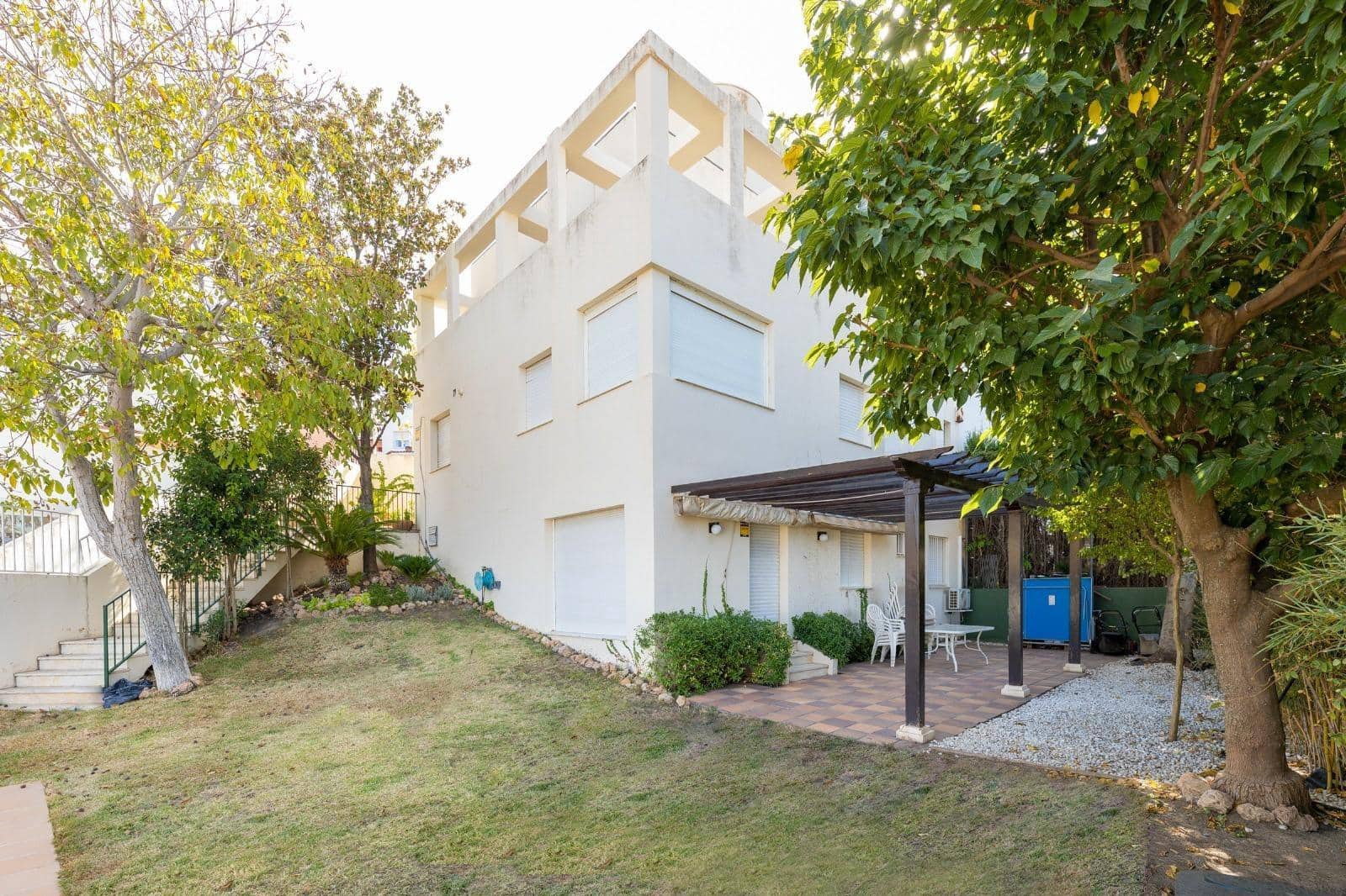 3 soveværelse Villa til salg i Granada by med swimmingpool garage - € 699.000 (Ref: 9272489)