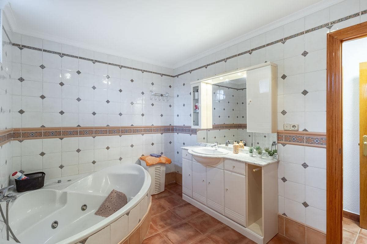 5 soveværelse Villa til salg i Padul med swimmingpool - € 275.000 (Ref: 9276535)