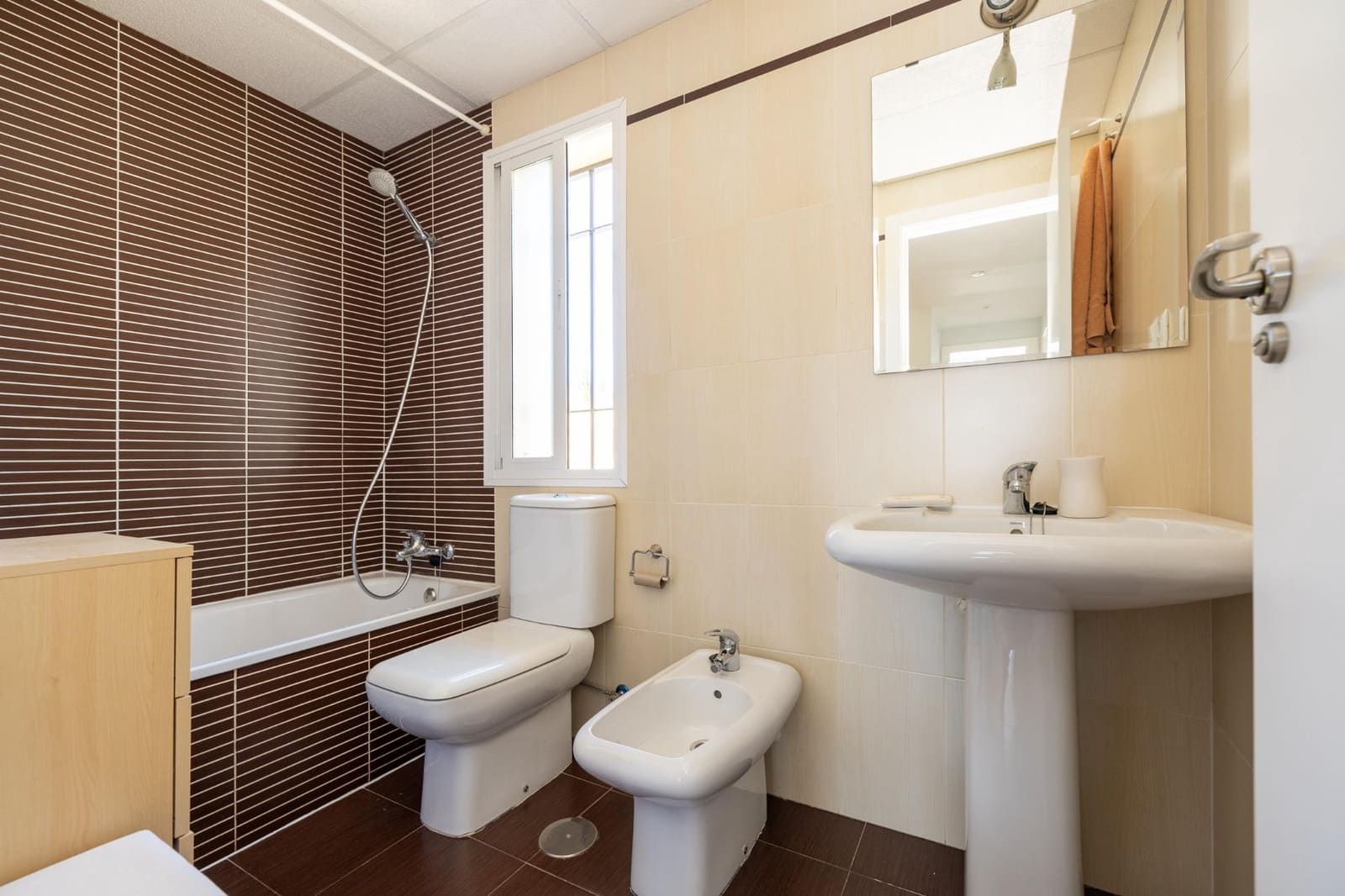 3 soveværelse Villa til salg i Las Gabias med swimmingpool garage - € 260.000 (Ref: 9276536)