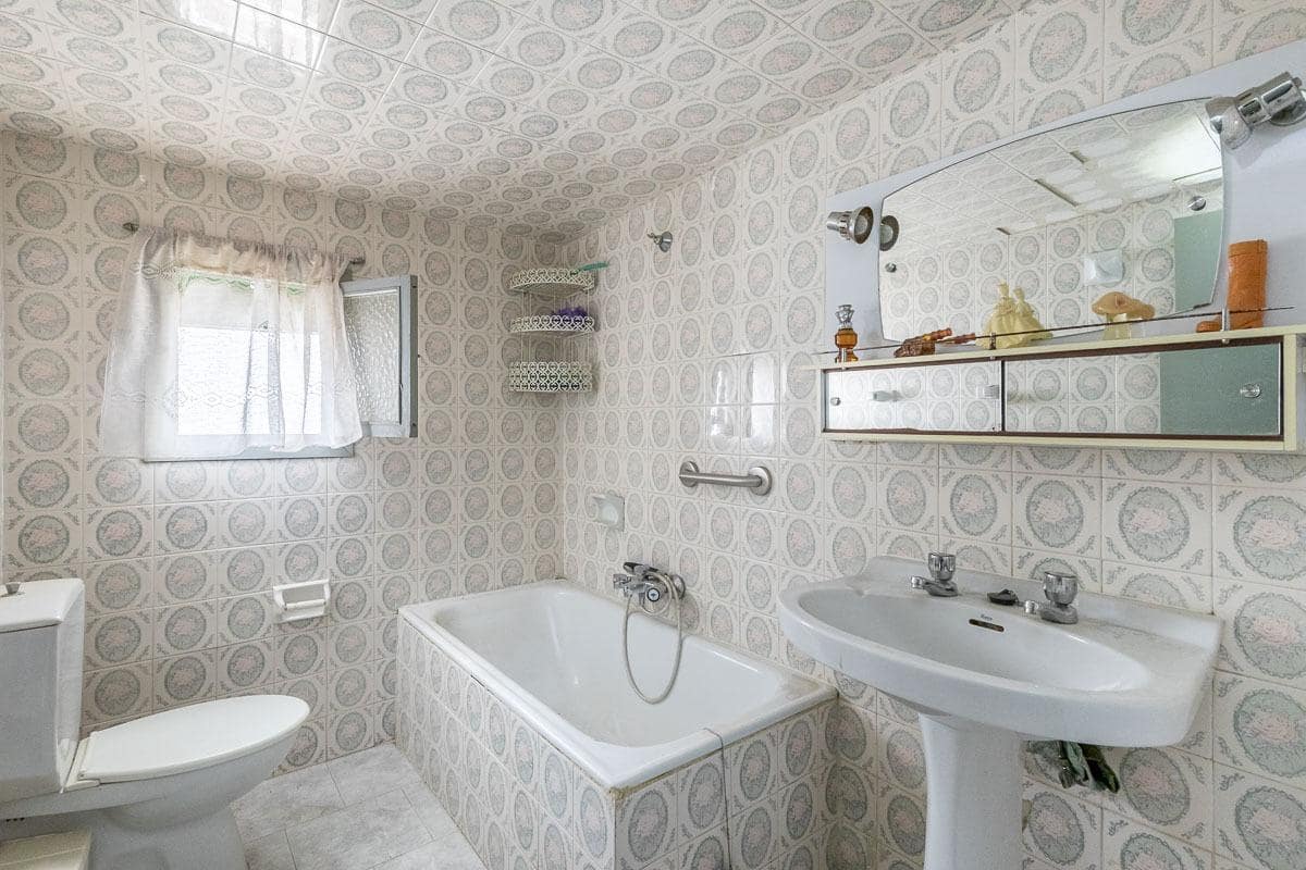 5 soveværelse Semi-Rækkehus til salg i Guejar Sierra - € 79.500 (Ref: 9285397)