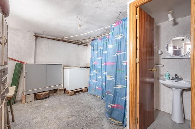 5 soveværelse Semi-Rækkehus til salg i Güéjar Sierra - € 79.500 (Ref: 9285397)