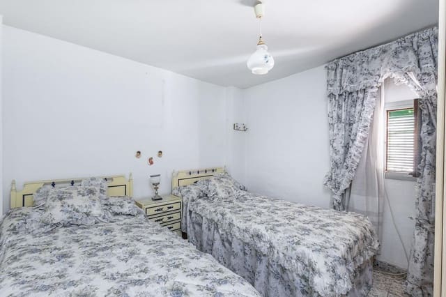 5 soveværelse Semi-Rækkehus til salg i Güéjar Sierra - € 79.500 (Ref: 9285397)