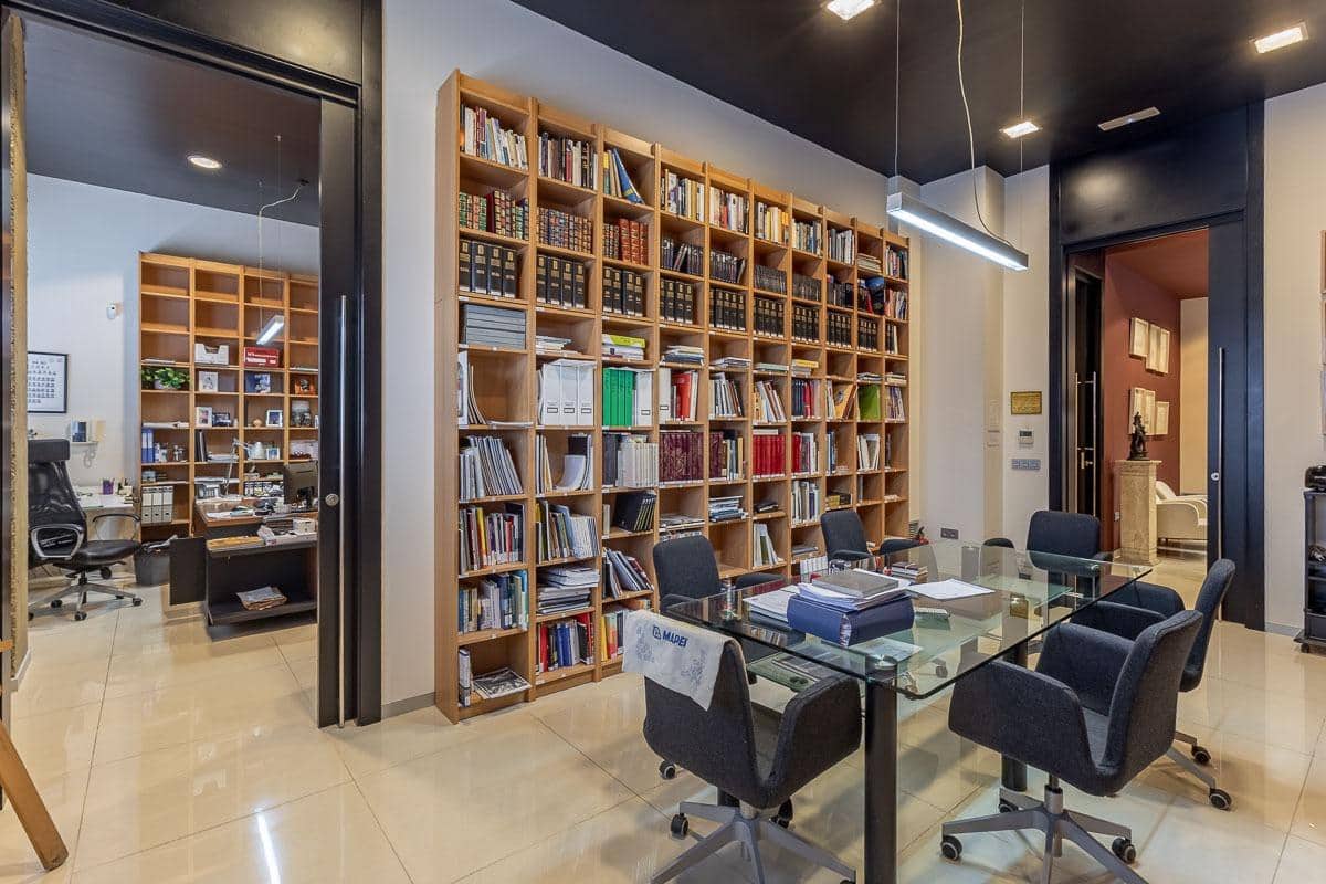 Commercieel te koop in Granada stad - € 495.000 (Ref: 9285403)