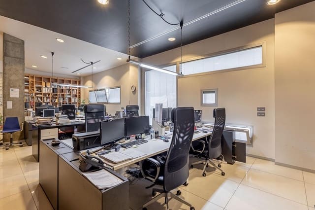 Commercieel te koop in Granada stad - € 495.000 (Ref: 9285403)