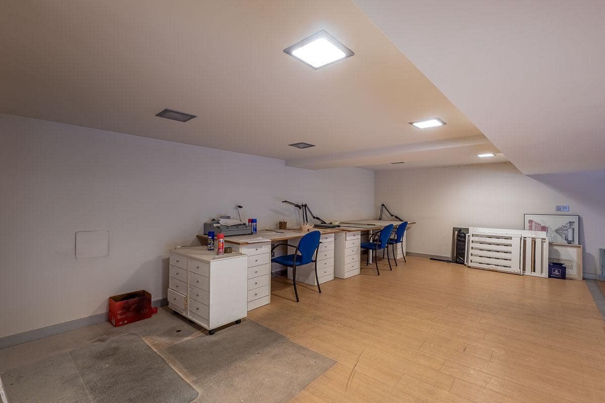 Commercieel te koop in Granada stad - € 495.000 (Ref: 9285403)