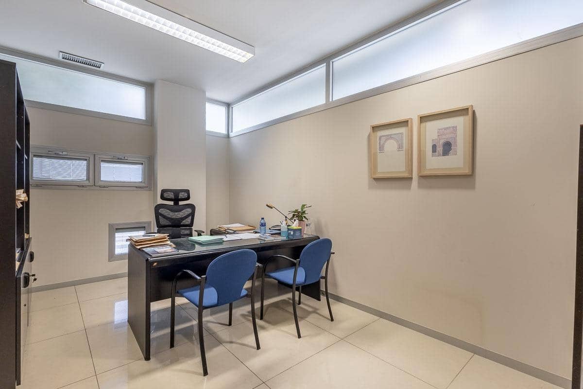 Commercieel te koop in Granada stad - € 495.000 (Ref: 9285403)