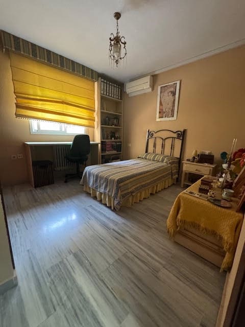 3 slaapkamer Appartement te huur in Granada stad met zwembad - € 900 (Ref: 9287715)
