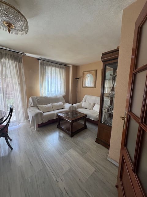 3 slaapkamer Appartement te huur in Granada stad met zwembad - € 900 (Ref: 9287715)