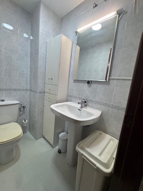 3 slaapkamer Appartement te huur in Granada stad met zwembad - € 900 (Ref: 9287715)