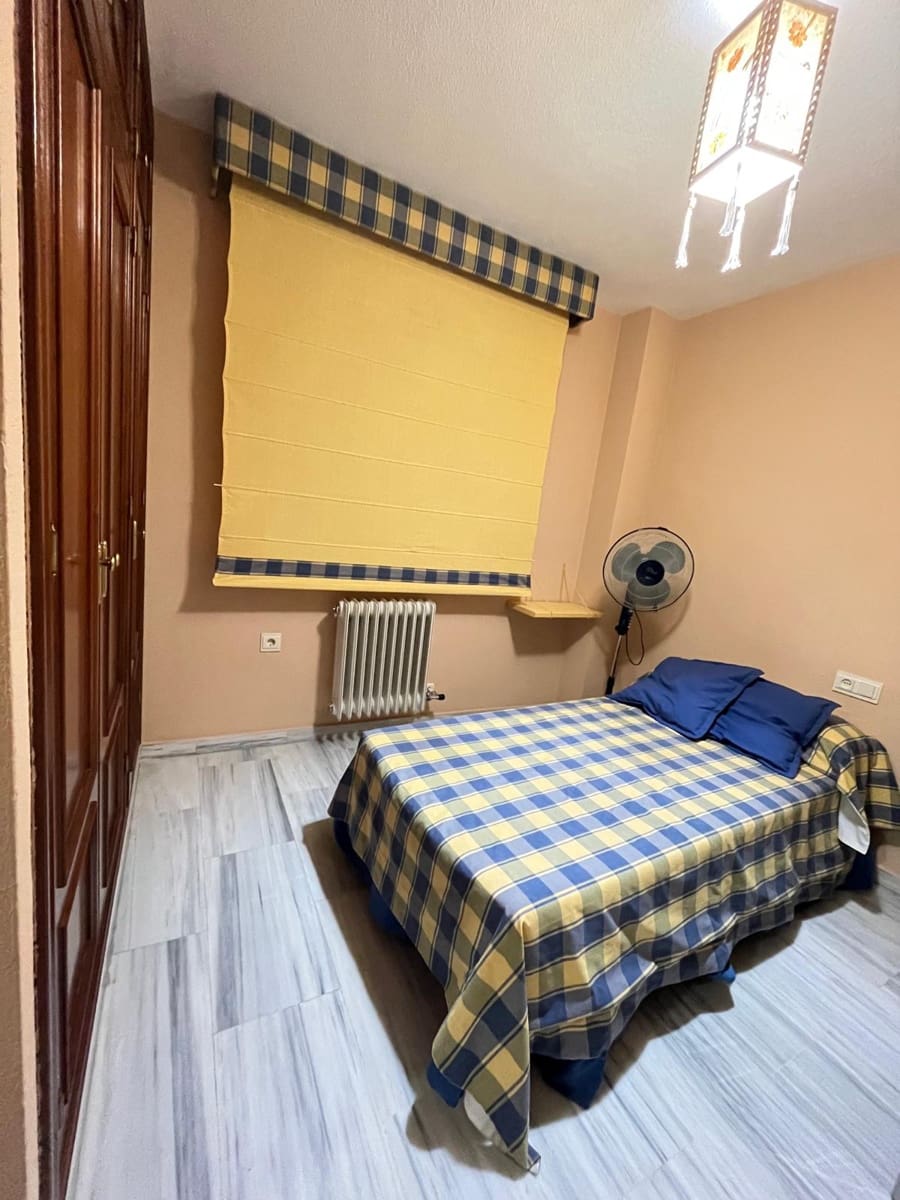 3 slaapkamer Appartement te huur in Granada stad met zwembad - € 900 (Ref: 9287715)