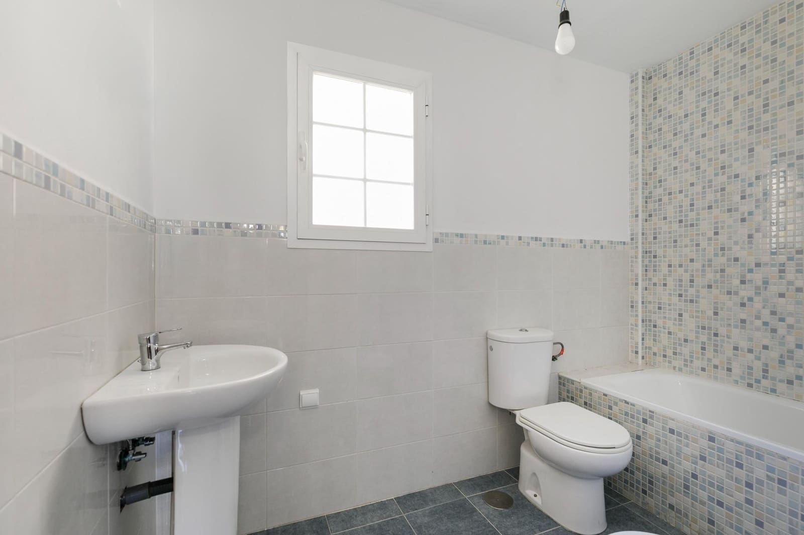 3 soveværelse Rækkehus til salg i Guevejar med garage - € 165.000 (Ref: 9300970)